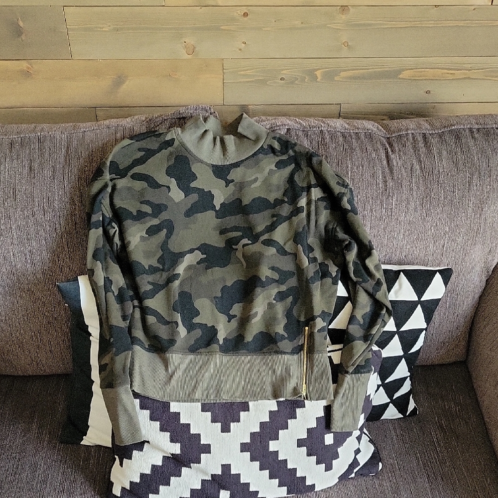 Camouflage Mockneck Sweatshirt with Zipper Detail